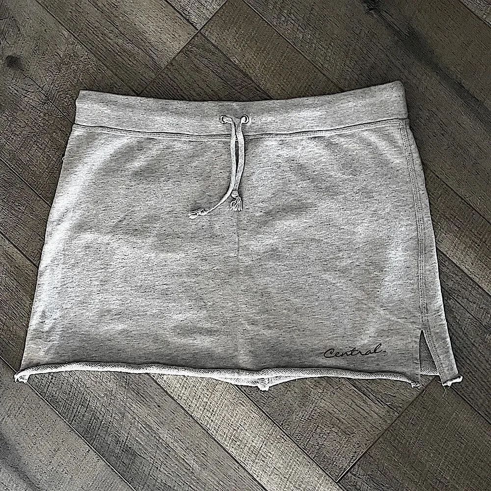 Champion, Drawstring, Gray, Short, Cotton Skirt with Back Pocket. Size Large.